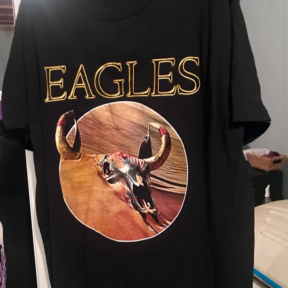 Black short sleeve EAGLES tee